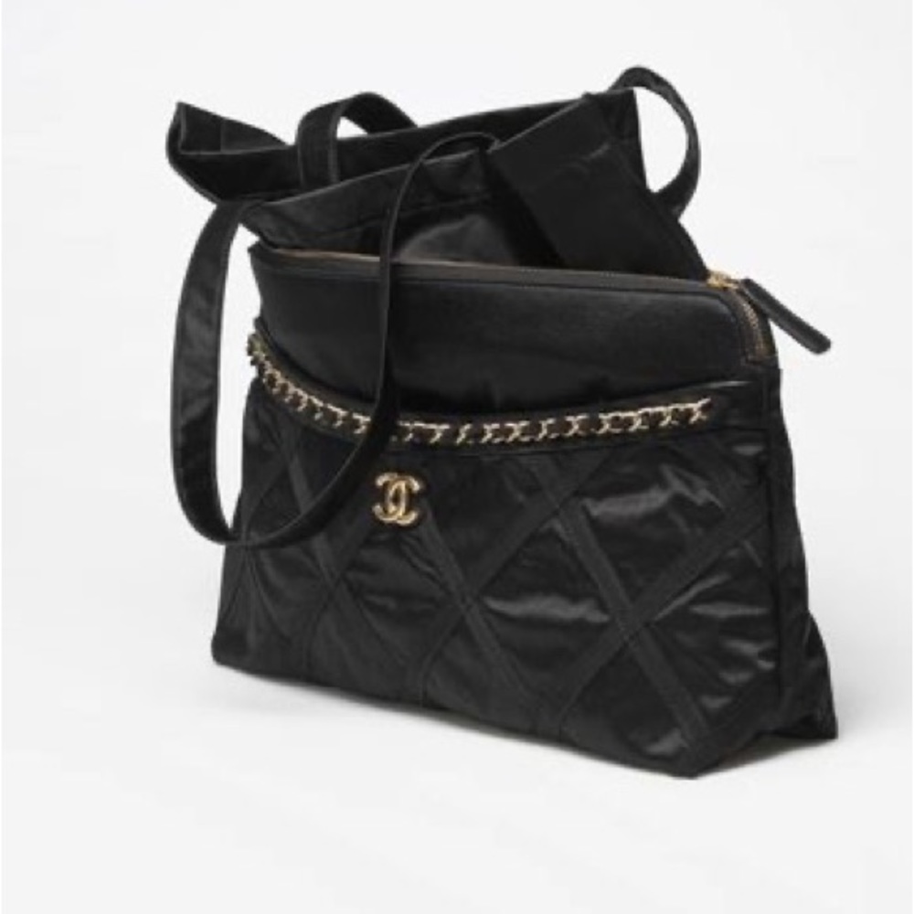 BNIB Chanel black grosgrain nylon foldable tote/clutch quilted gold brand new - Picture 2 of 16